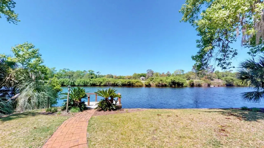 15 Promontory Ct