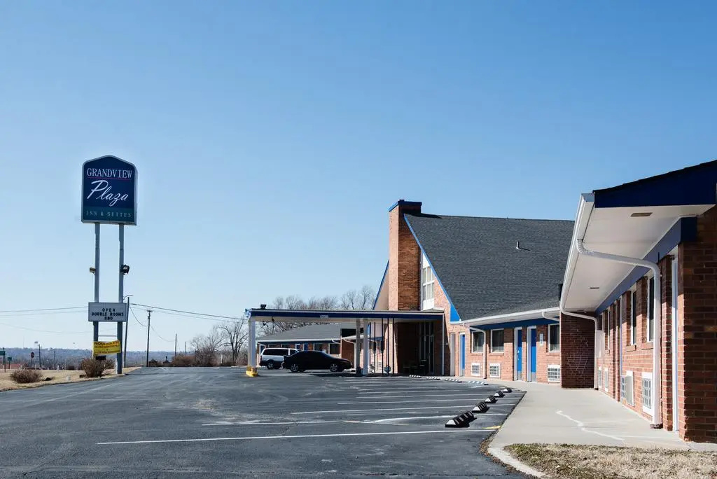 Grand View Plaza Inn & Suites