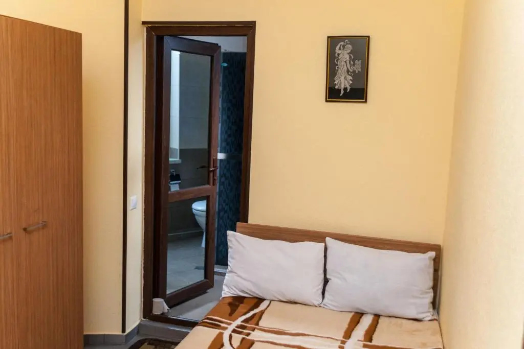 Standard Double room with balcony (full double bed)