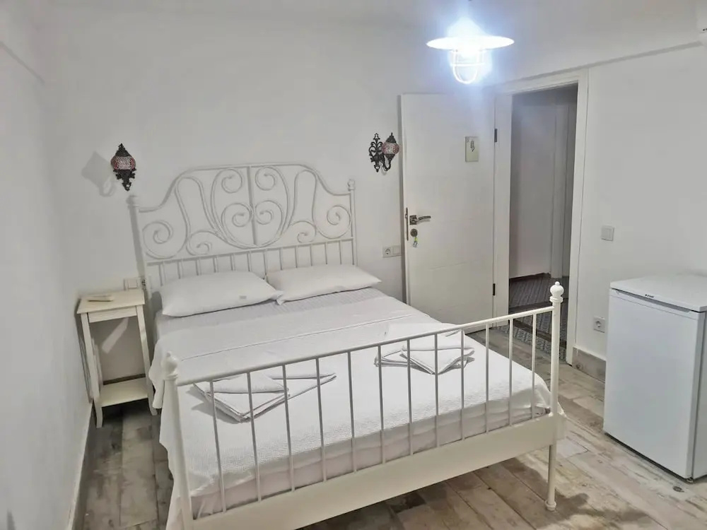 Economy Triple Basement room