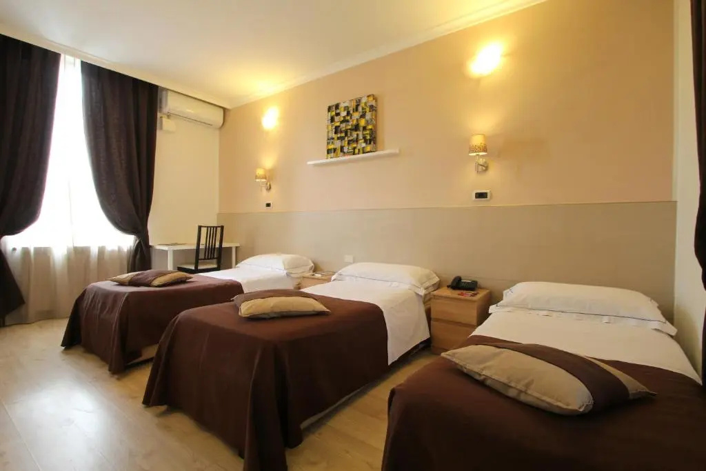 Standard Triple room