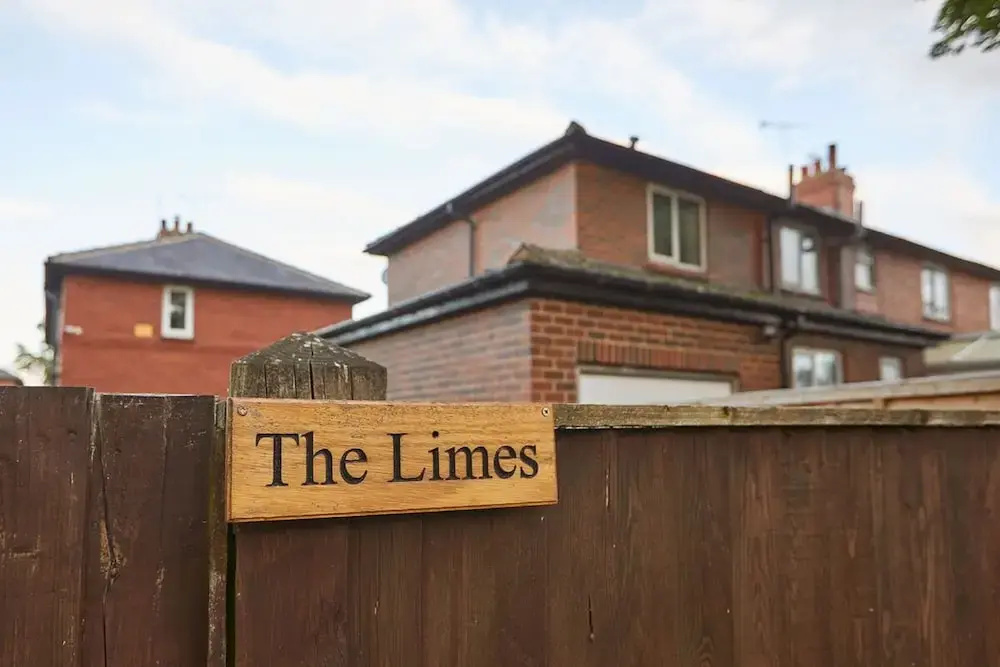 Host & Stay The Limes