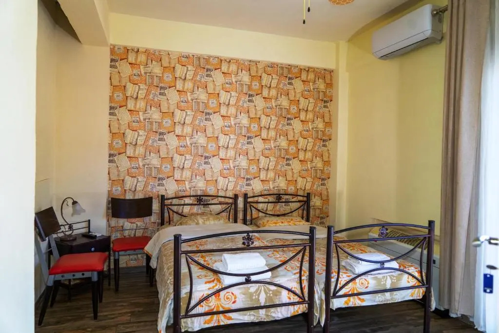 Deluxe Double room (full double bed)