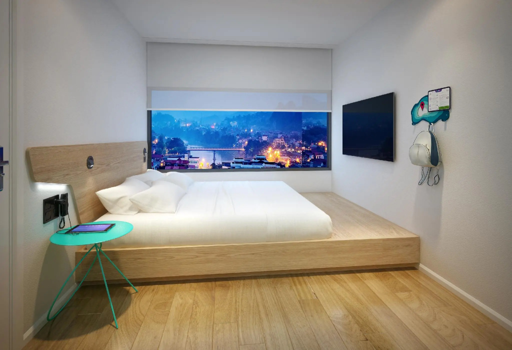 Deluxe Double room with city view (full double bed)