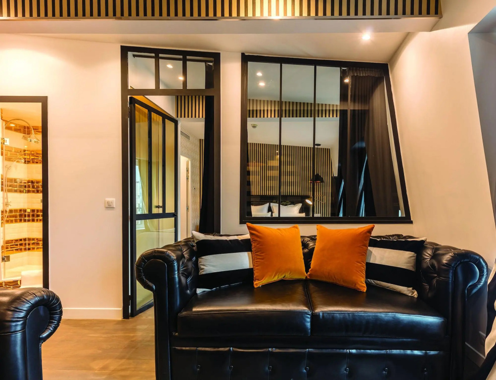 Lobby & Reception