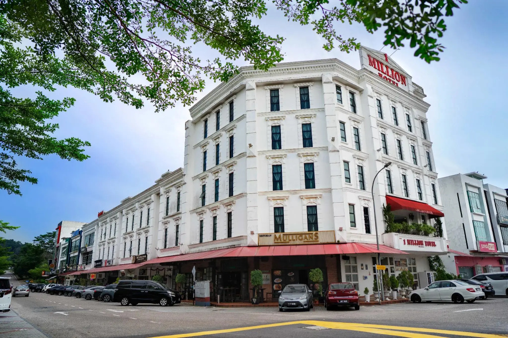 1 Million Hotel
