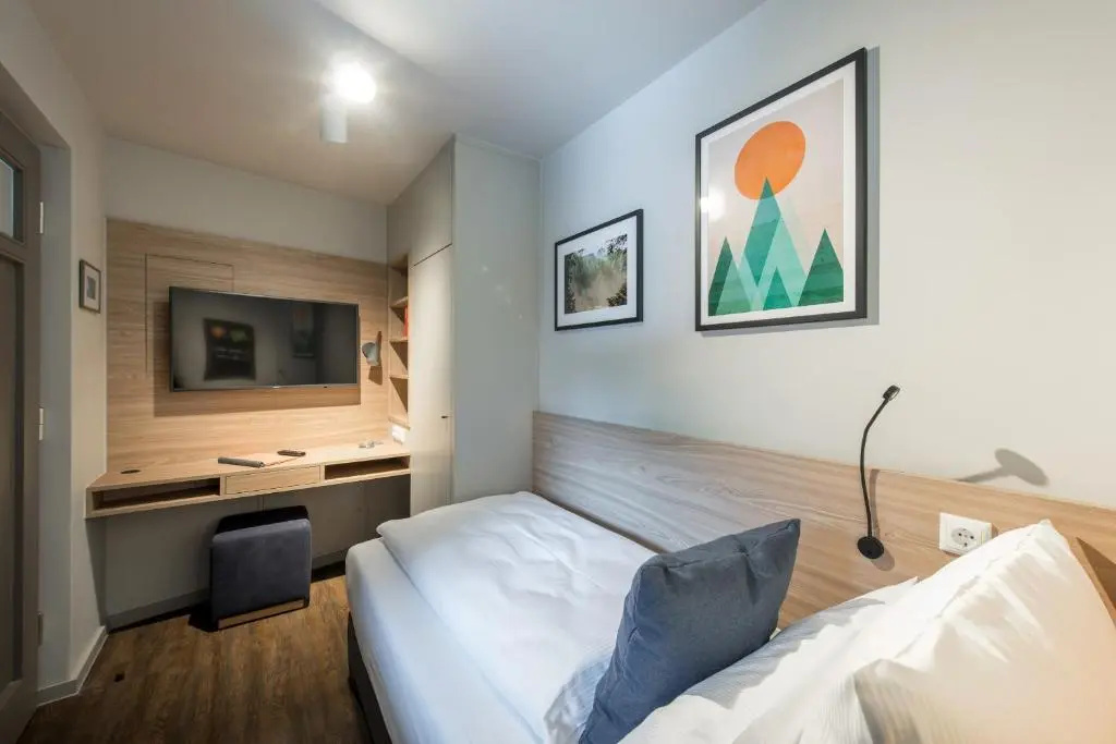 Economy room
