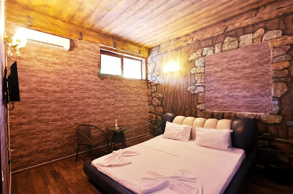 Economy room