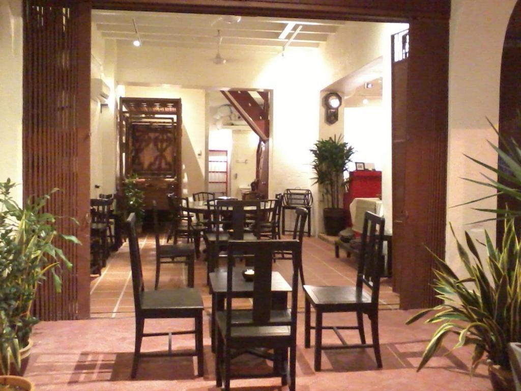 Red Inn Court