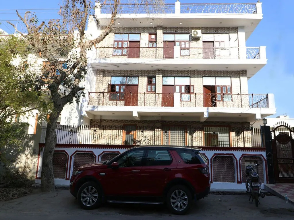 OYO 12424 Diamond Castle