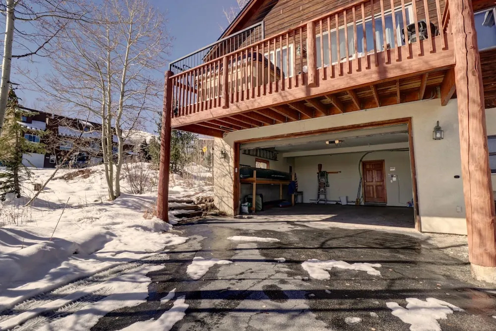 Sauterne Sanctuary 3br 3ba 3 Bedroom Home by RedAwning