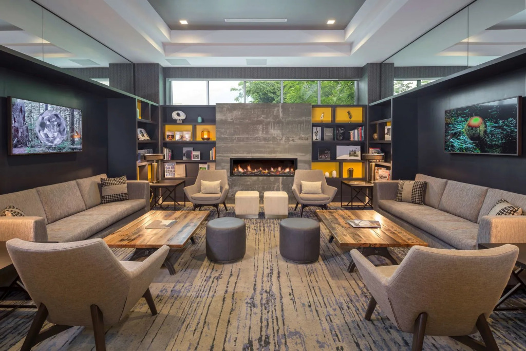 The Summit Hotel — фото