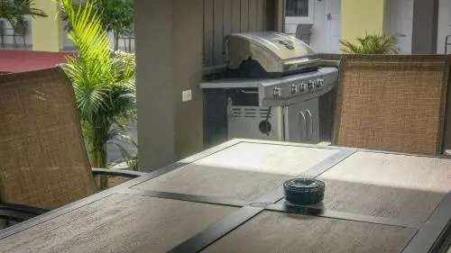 Only 350 yards from Eagle beach! Breakfast included!