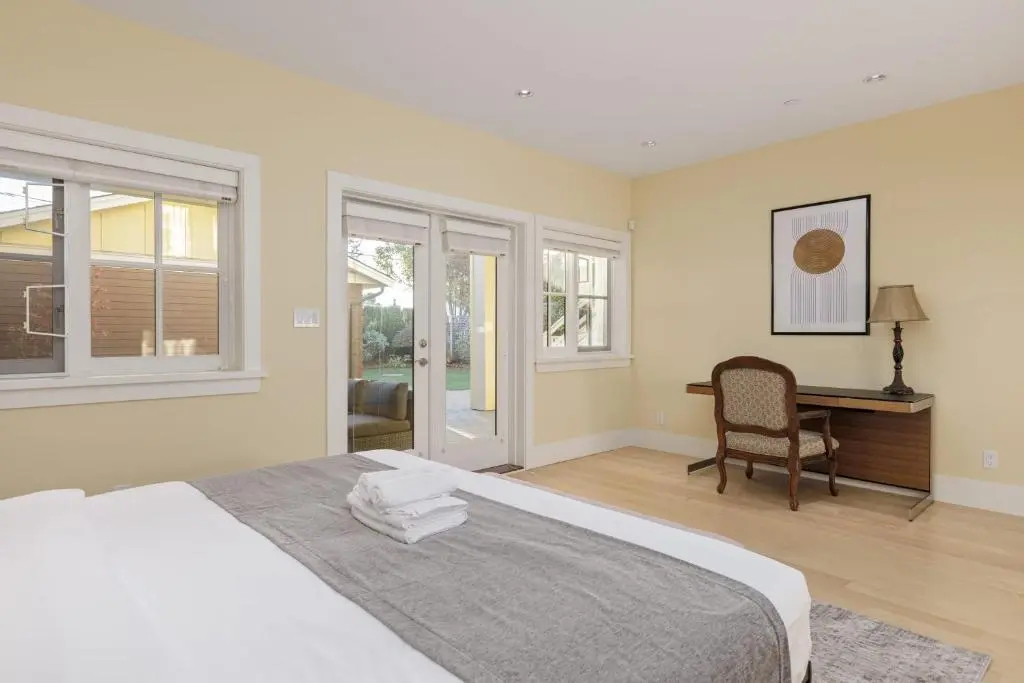 Stunning 3 Bedroom Secondary Suite N Van - фото 4