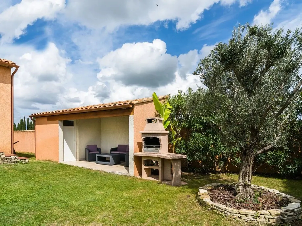 Luxury Holiday Home In Pierrerue With Private Pool And Centre Nearby