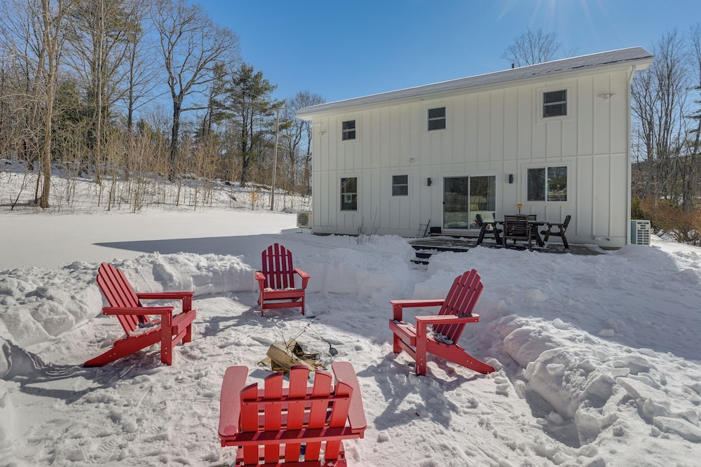 Bradford Group Getaway! Cabin w/ Deck & Fire Pit