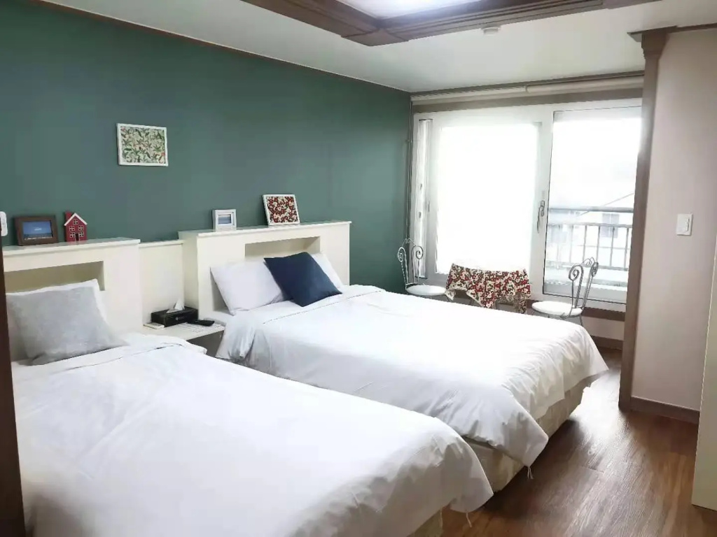 Standard Triple room