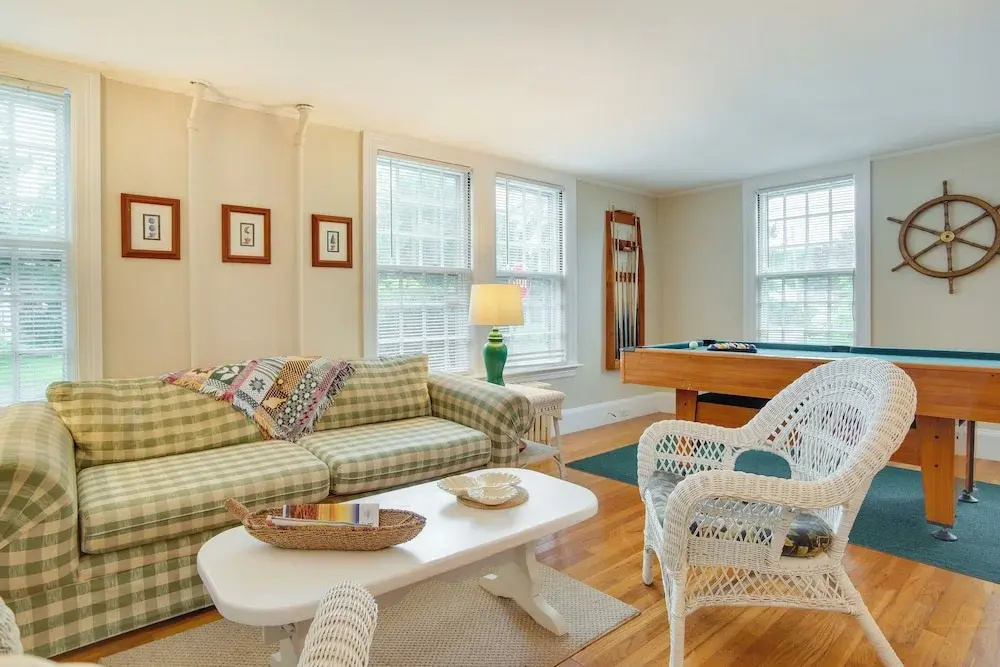 1 Mi to Marina: Hyannis Home w/ Furnished Deck — фото 6