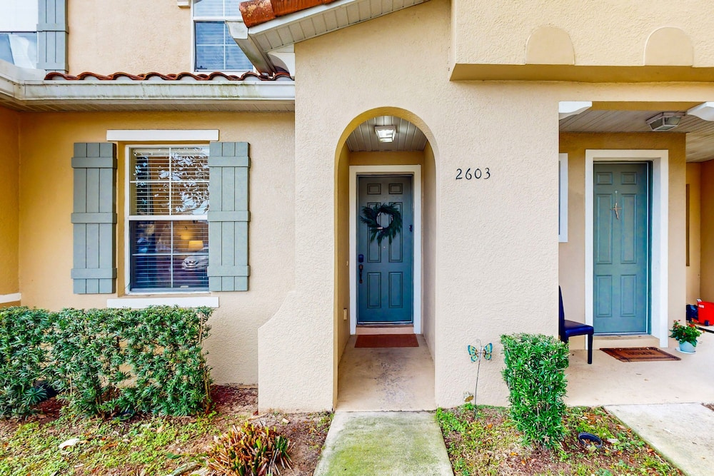Dog-friendly Townhouse Near Disney With Outdoor Pool, Patio, Streaming, W/d, AC