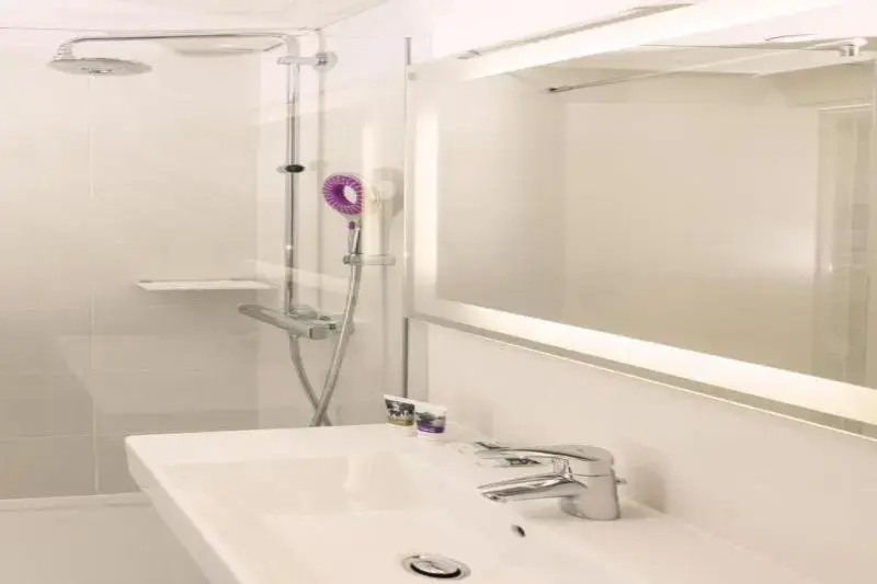 Mercure Paris Montparnasse Raspail 44