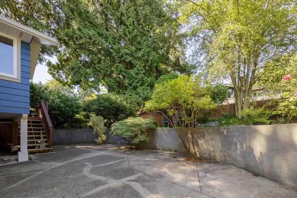 981 Bayview Dr