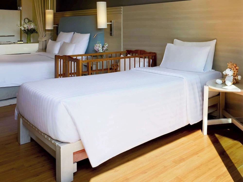 Двухместный семейный номер Deluxe с балконом двуспальная кровать в Pullman Phuket Panwa Beach Resort