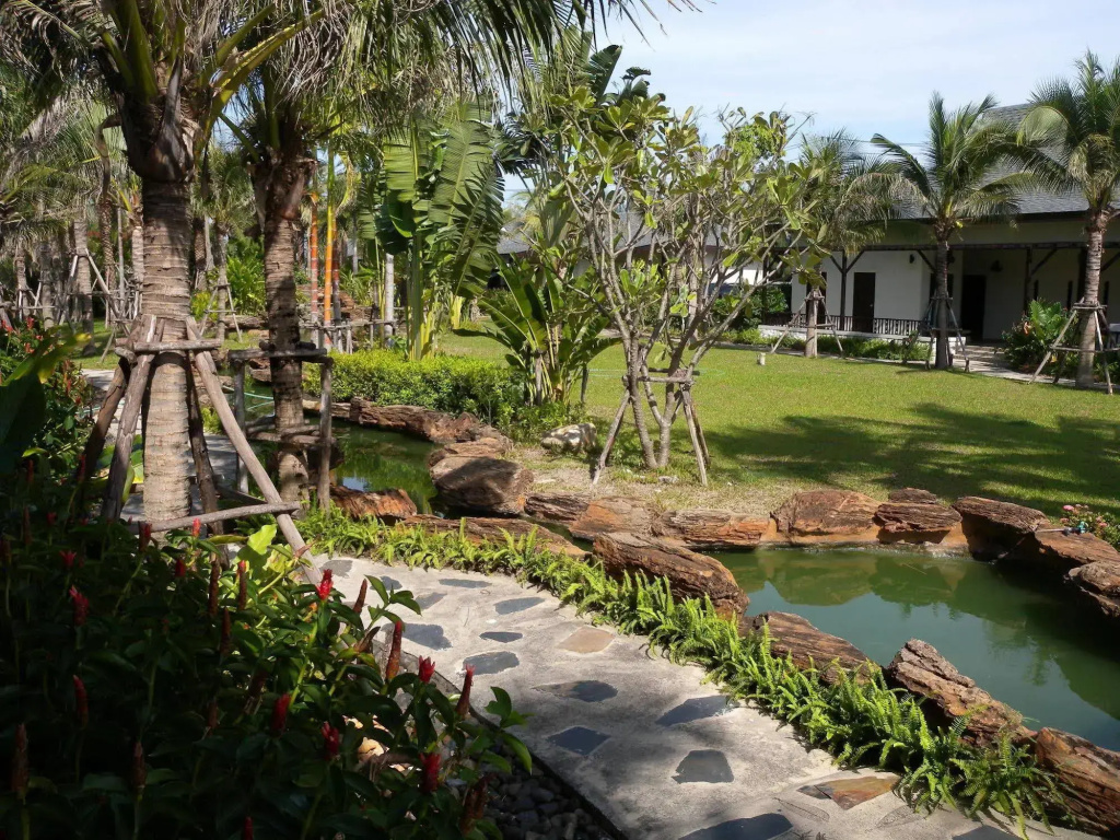 Jurassic Mountain Resort & Fishing Park