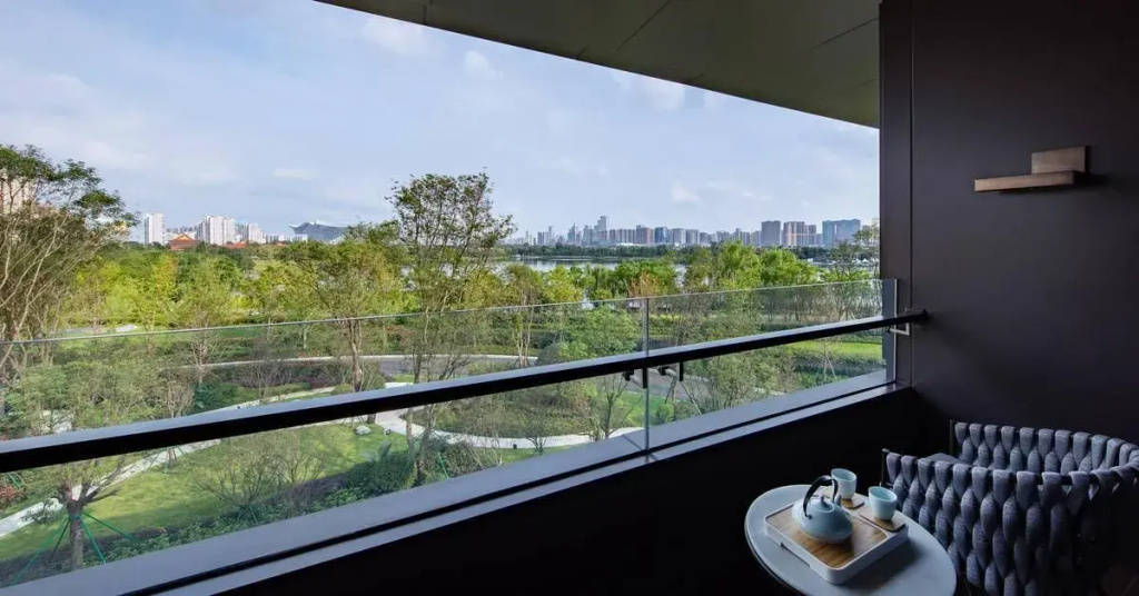 Balcony & Terrace