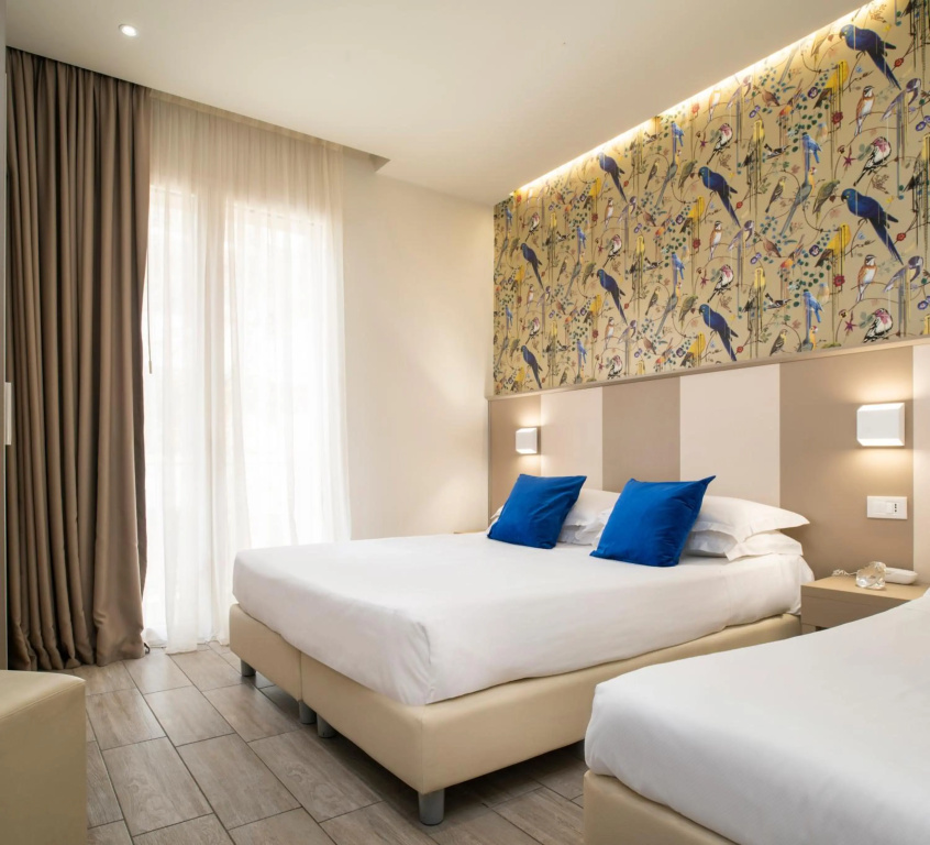 L'Hotel — 4