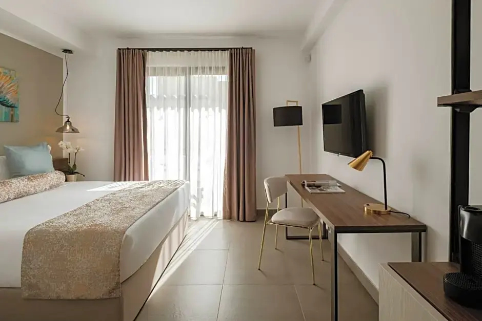 Double Junior Suite (full double bed)