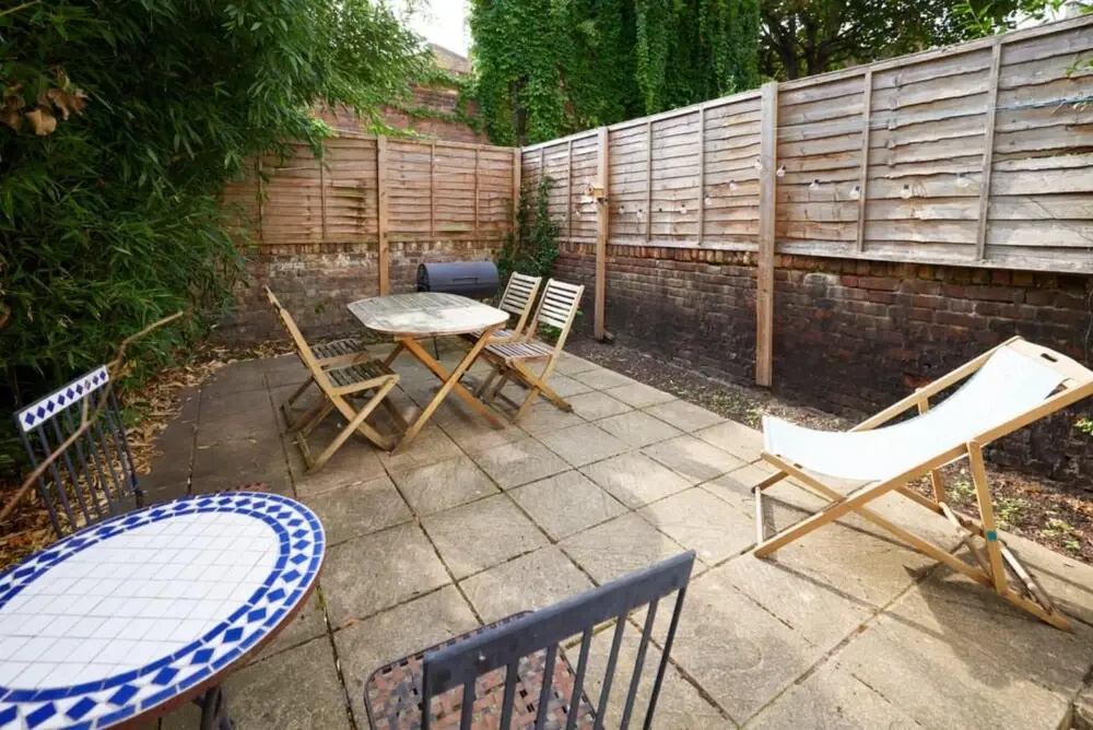 The Myddelton Square Garden Den - Tempting 2bdr Flat With Garden