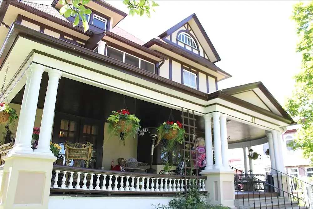 At Home B&B At Rose Manor By Elevate Rooms