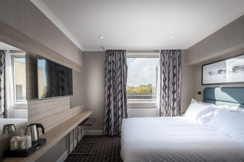 City Sleeper at Royal National Hotel — фото
