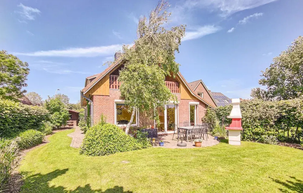 Famous beautiful house in vermont. уютный домик. In kerlouan -. Mobile rental home design. каменный дом.