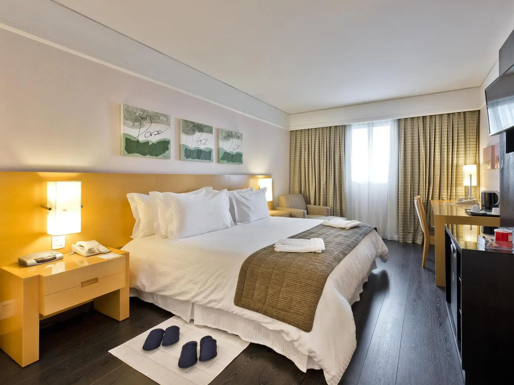 Premier room