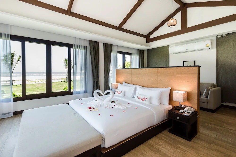 Standard room with balcony and beachfront