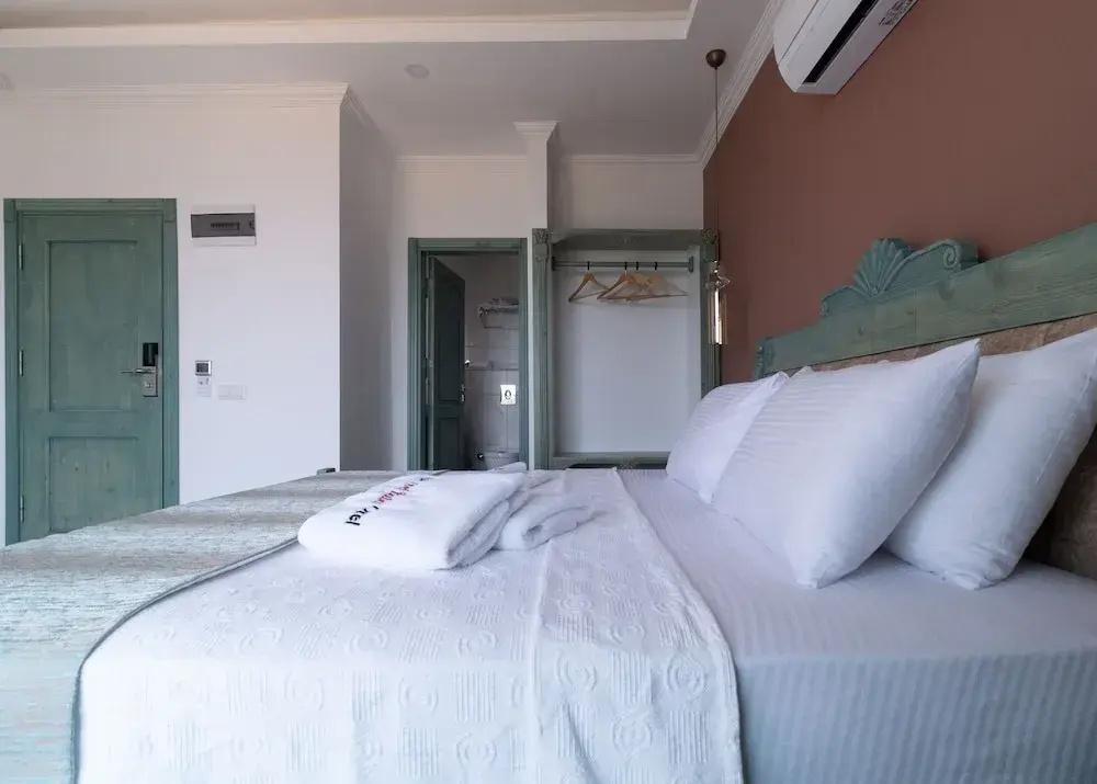 Comfort Double room with partial sea view (full double bed)