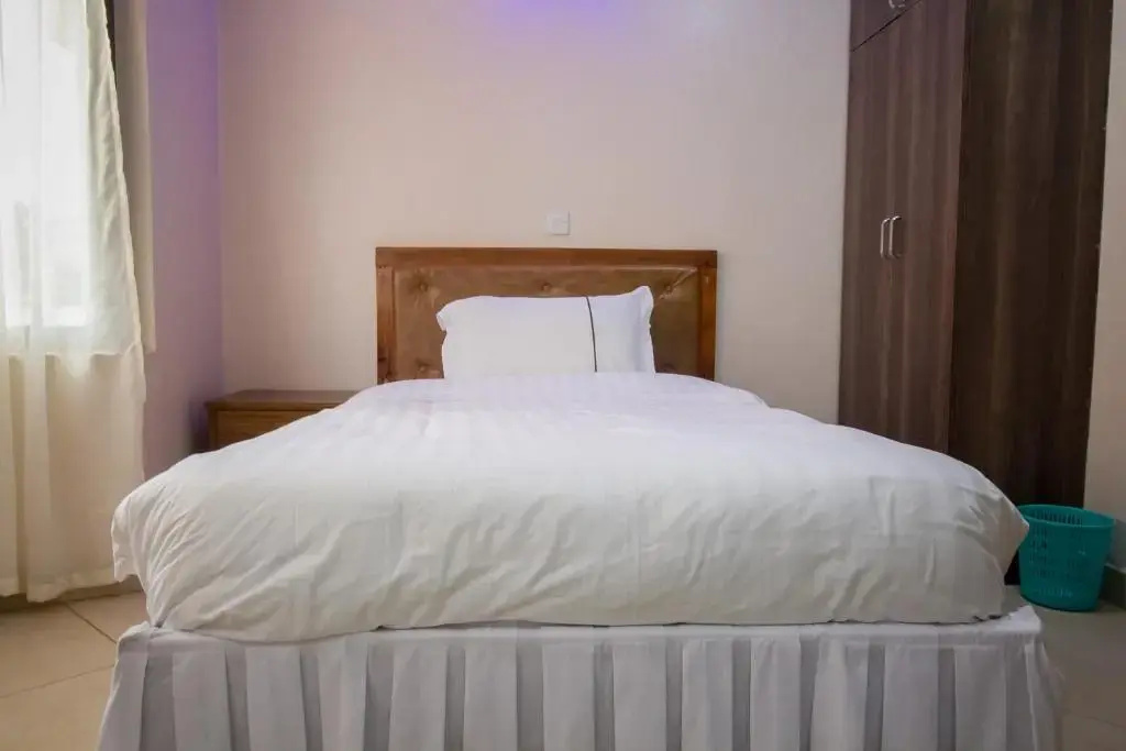 Deluxe Double room (full double bed)