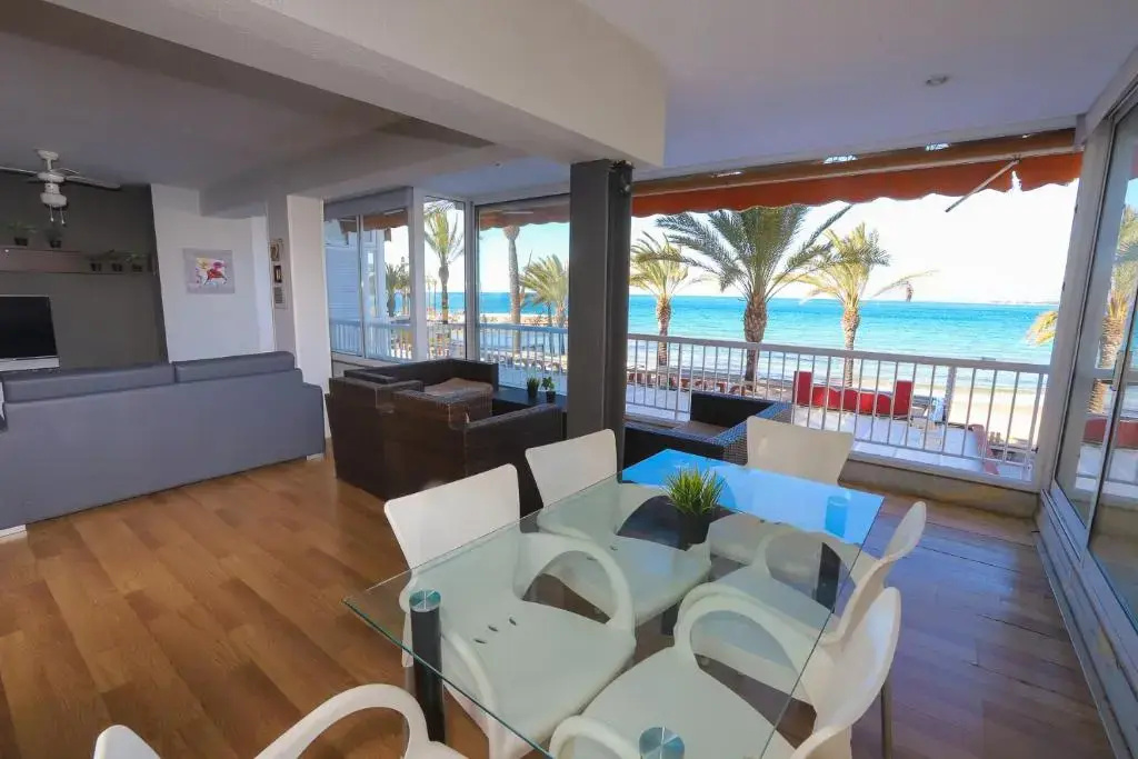 3 Bedrooms Apartment with sea view