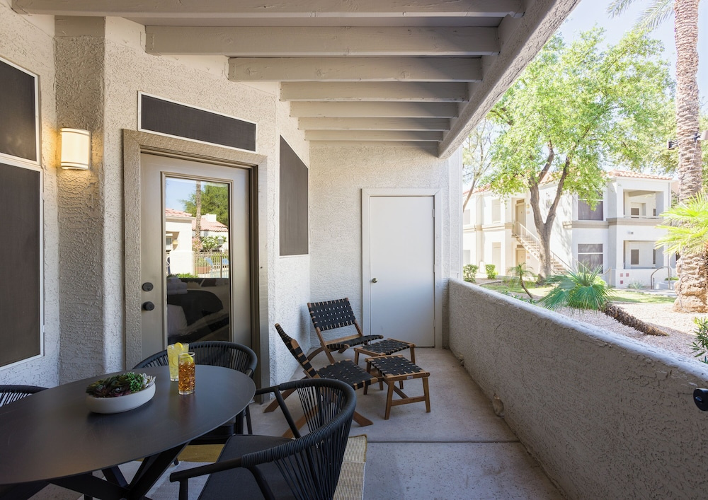 Solace - Community Pool & Gym -walk to Restaurants