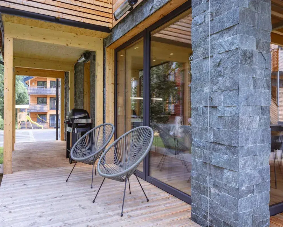 Appealing Apartment With Pool