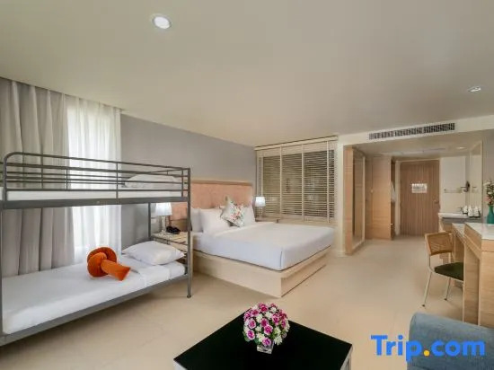 Двухместный семейный номер Premier двухъярусная кровать в The Briza Beach Resort Khaolak