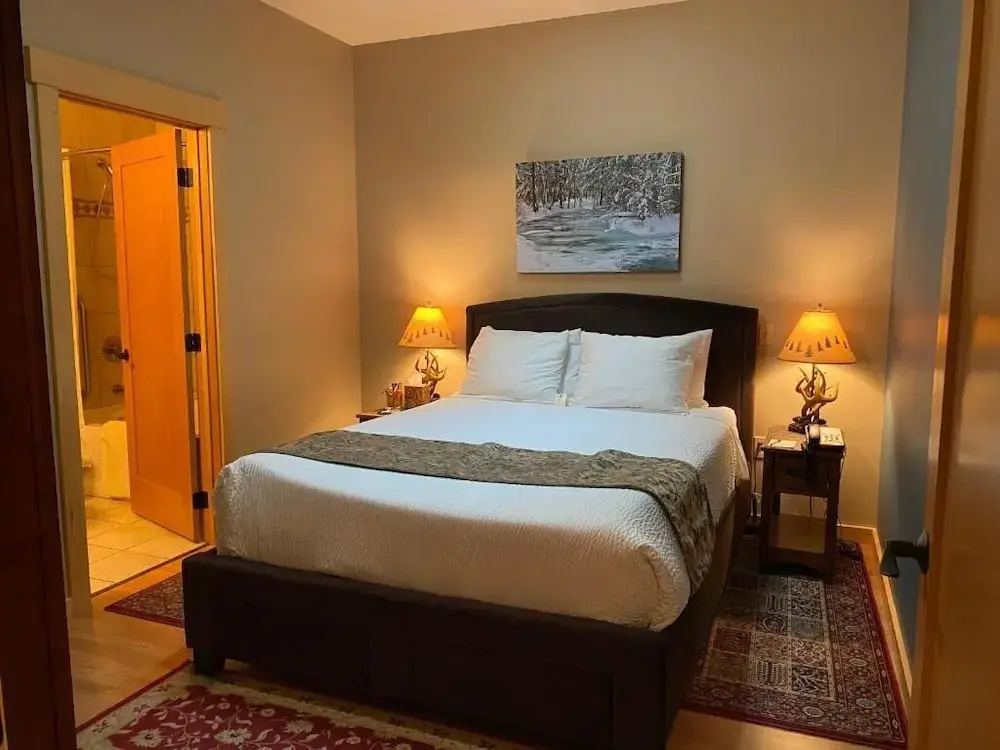 Double Suite with river view (full double bed)
