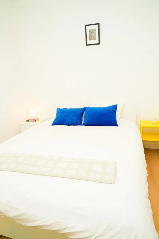1BR Apt With Living Room Near CityArea