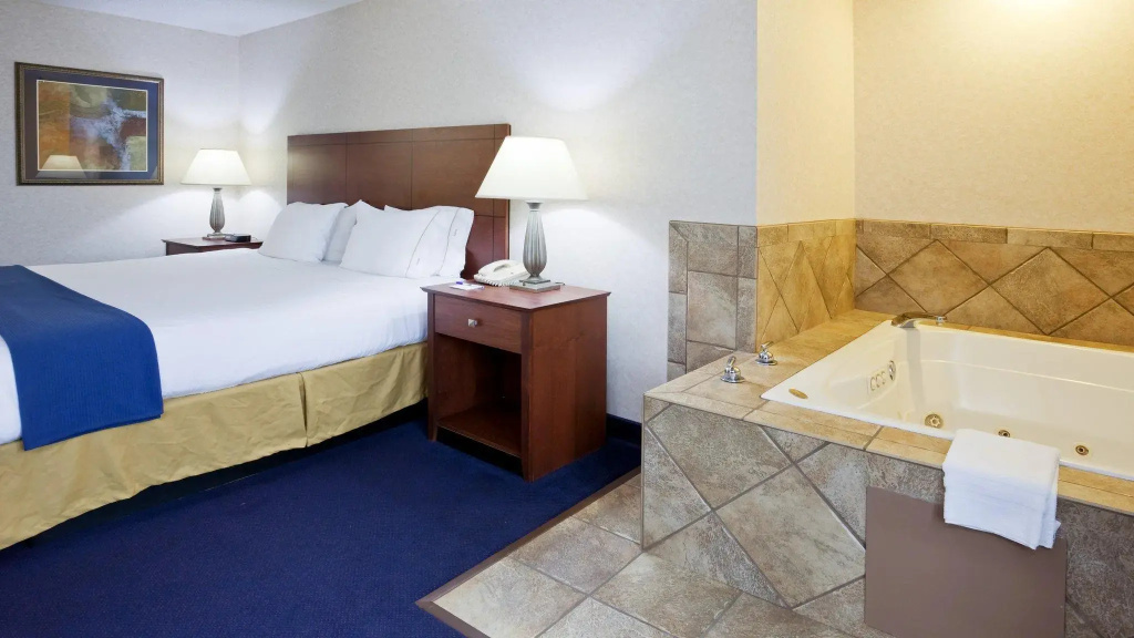 Double Suite (full double bed)