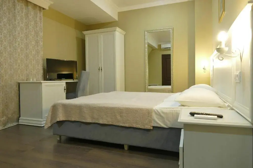 Standard Double room with balcony (full double bed)