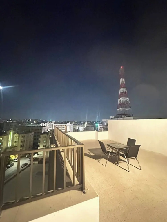 JRE Cozy Rooftop Near Al Services 24