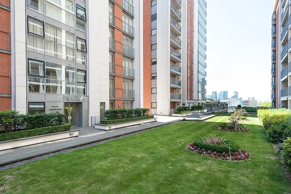 3BR Flat Near London City, With Stunning Views