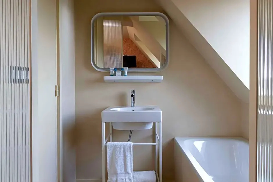 Le Petit Beaumarchais Hotel & Spa 54