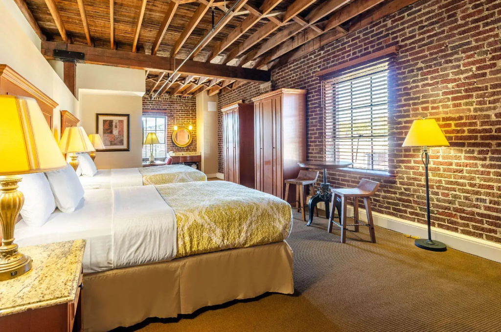 Standard Quadruple room